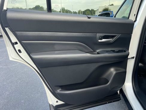 Used 2025 Toyota Grand Highlander AWD image 16