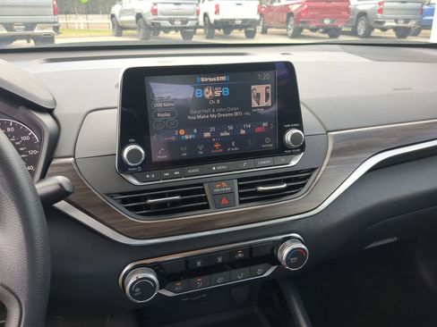 Used 2024 Nissan Altima 2.5 SV image 20