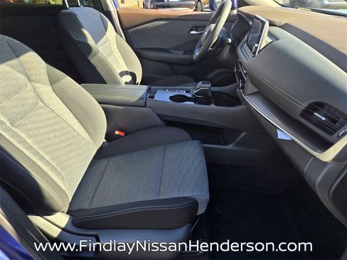 Used 2023 Nissan Rogue SV image 17