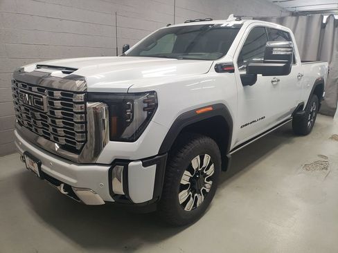 New 2026 GMC Sierra 2500 Denali w/ Denali Reserve Package AWD/4WD image 16