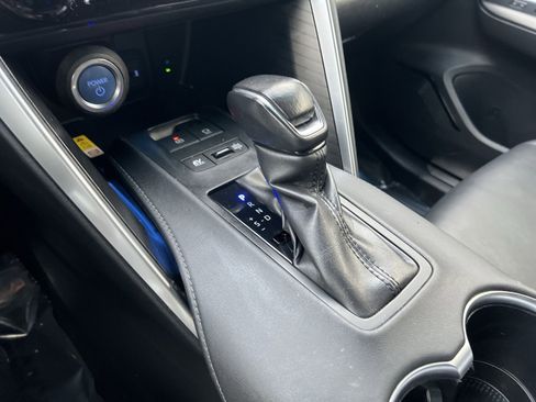 Used 2022 Toyota Venza XLE image 21