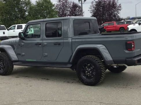 New 2025 Jeep Gladiator Sport image 6
