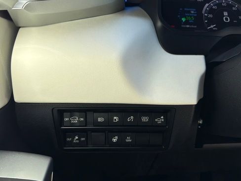 Used 2024 Toyota Sequoia Capstone image 25