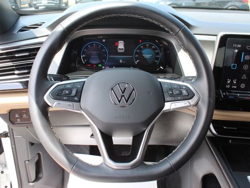 Used 2024 Volkswagen Atlas Cross Sport SE FWD image 15