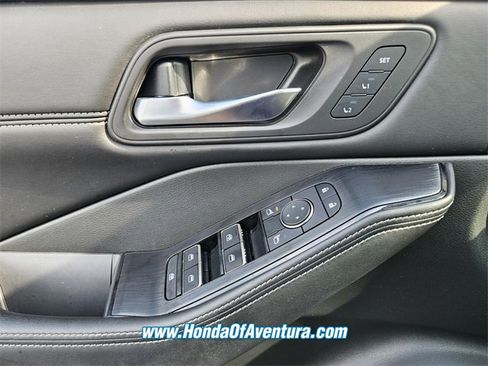 Used 2022 Nissan Rogue SL w/ SL Premium Package image 19