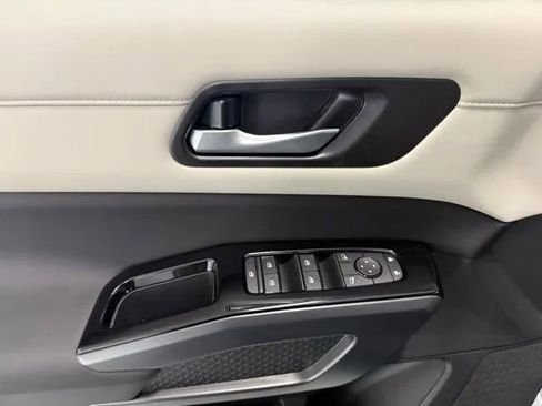 New 2026 Nissan Pathfinder SL image 15