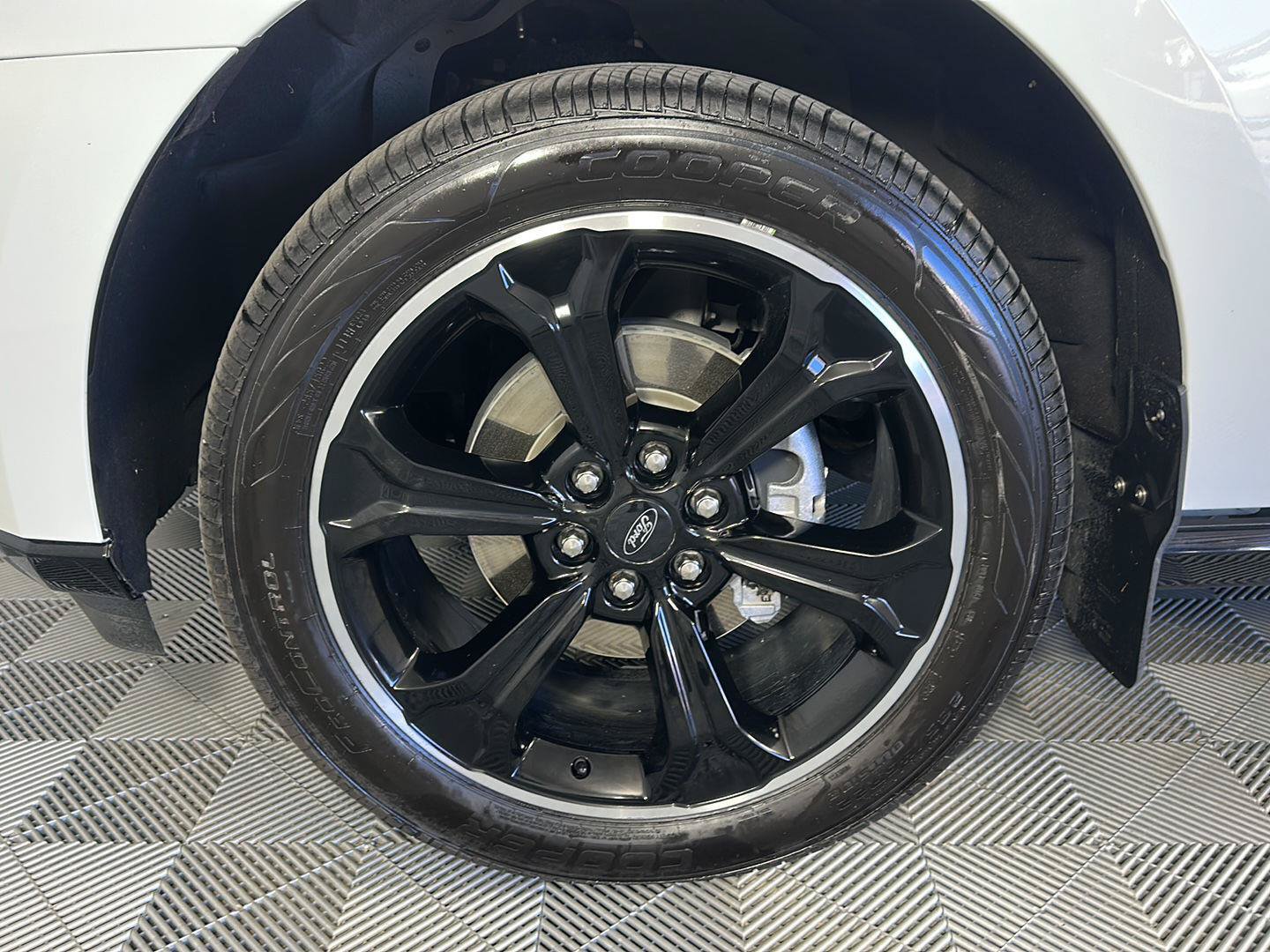 Used 2023 Ford Expedition Limited AWD/4WD image 6
