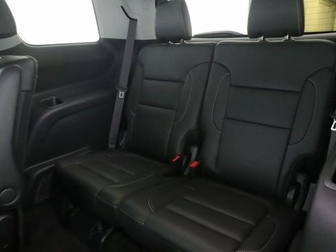 Used 2023 GMC Acadia SLT image 28