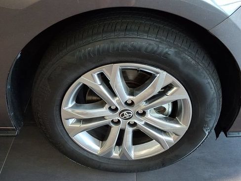 Used 2024 Toyota Sienna Platinum AWD/4WD image 7