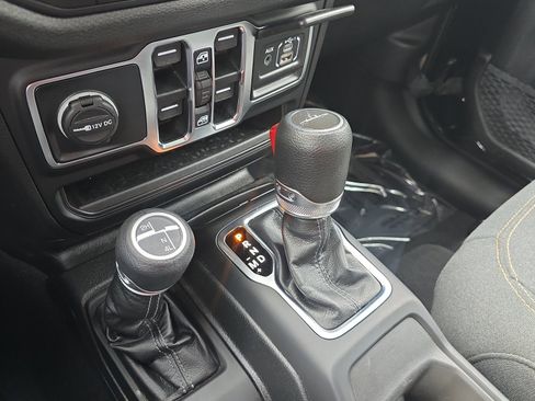 Used 2025 Jeep Gladiator Sport AWD/4WD image 20
