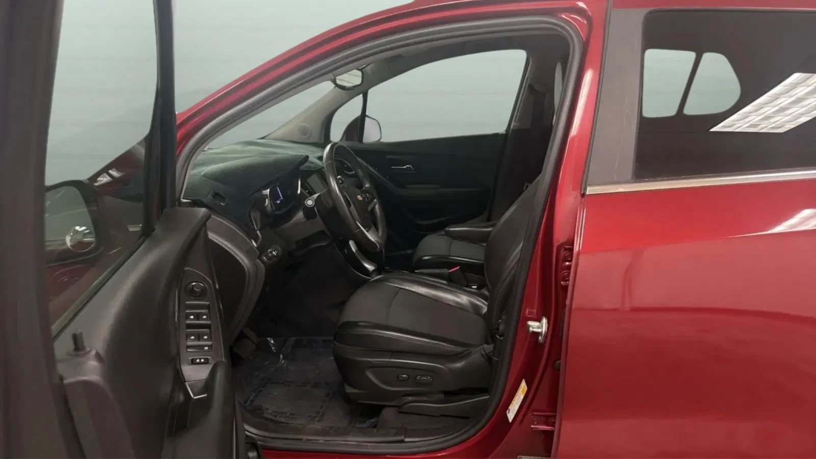 Used 2019 Chevrolet Trax LT w/ LT Convenience Package FWD image 21