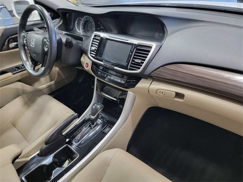 Used 2017 Honda Accord EX-L image 16