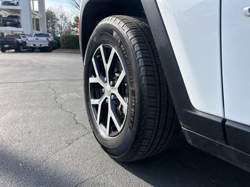 Used 2025 Jeep Grand Cherokee Limited image 11