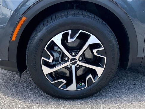 Used 2023 Kia Sportage EX AWD/4WD image 9