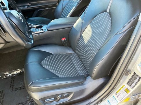 Used 2022 Toyota Camry SE w/ Carpet Mat Package (TMS) image 18