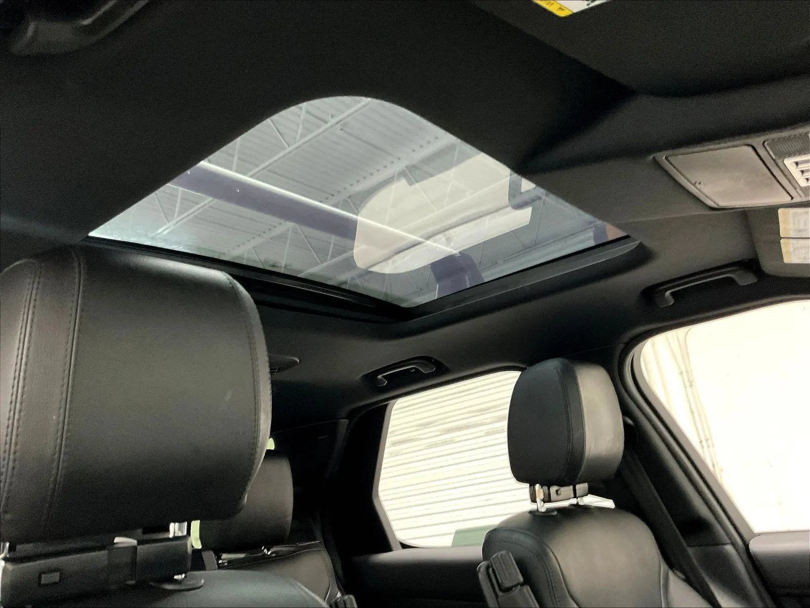 Used 2019 Land Rover Discovery HSE AWD/4WD image 31
