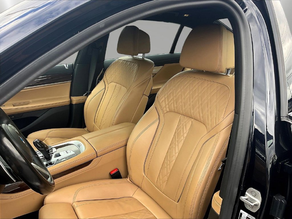 Used 2021 BMW 750i xDrive w/ M Sport Package AWD/4WD image 21