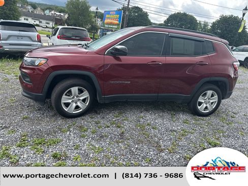 Used 2022 Jeep Compass Latitude w/ Convenience Group AWD/4WD image 2