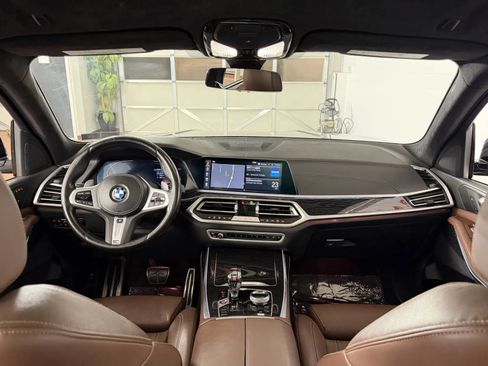 Used 2022 BMW X7 xDrive40i w/ M Sport Package AWD/4WD image 31