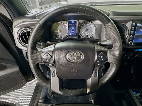 Certified 2022 Toyota Tacoma TRD Off-Road AWD/4WD image 11