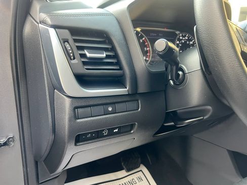 Used 2024 Nissan Rogue SV FWD image 14