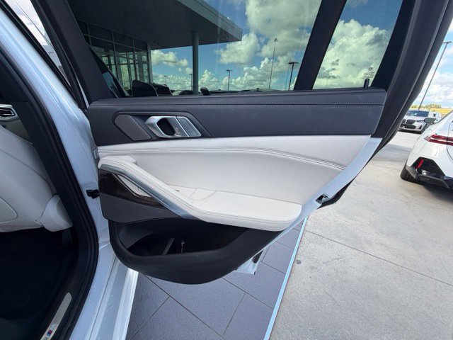 Used 2022 BMW X6 xDrive40i w/ M Sport Package AWD/4WD image 35