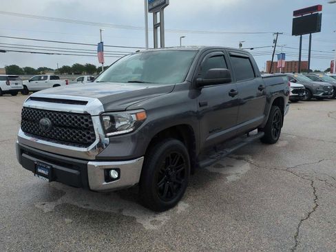 Used 2018 Toyota Tundra SR5 w/ SR5 Upgrade Package AWD/4WD image 4