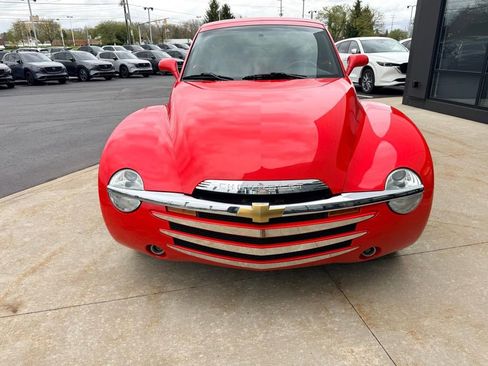 Used 2004 Chevrolet SSR w/ Preferred Equipment Group RWD image 3