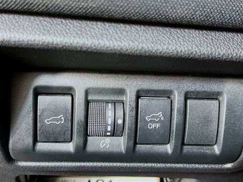 Used 2022 Subaru Outback Premium image 11