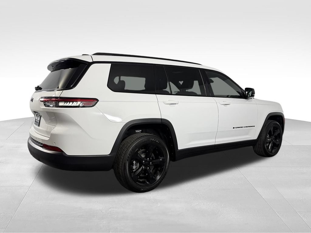 Used 2024 Jeep Grand Cherokee L Altitude RWD image 8