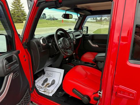 Used 2014 Jeep Wrangler Unlimited Sahara w/ Dual Top Group image 9