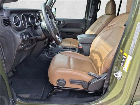 Used 2022 Jeep Wrangler Unlimited Sahara w/ Cold Weather Group AWD/4WD image 15