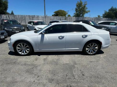 Used 2019 Chrysler 300 Limited image 4