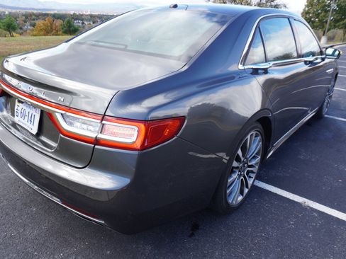 Used 2017 Lincoln Continental Select image 12