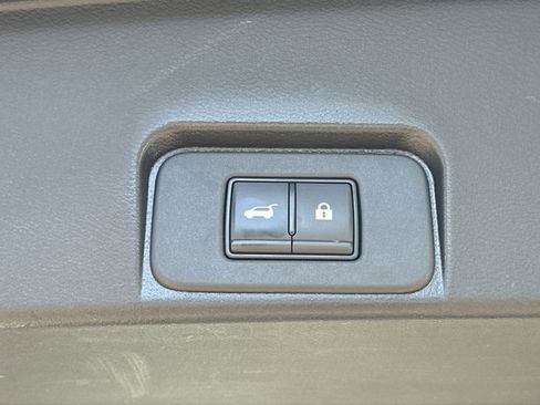 Used 2023 Nissan Rogue SV w/ SV Premium Package FWD image 70