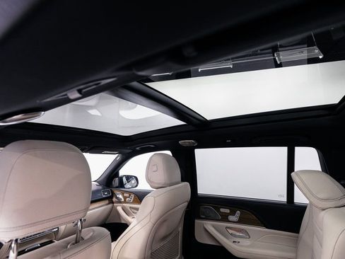 Used 2025 Mercedes-Benz GLS 450 4MATIC image 26