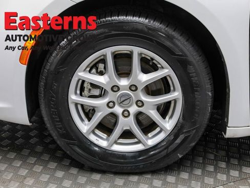 Used 2023 Chrysler Pacifica Touring-L image 32