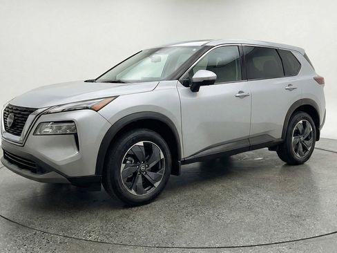 Used 2025 Nissan Rogue SV image 3