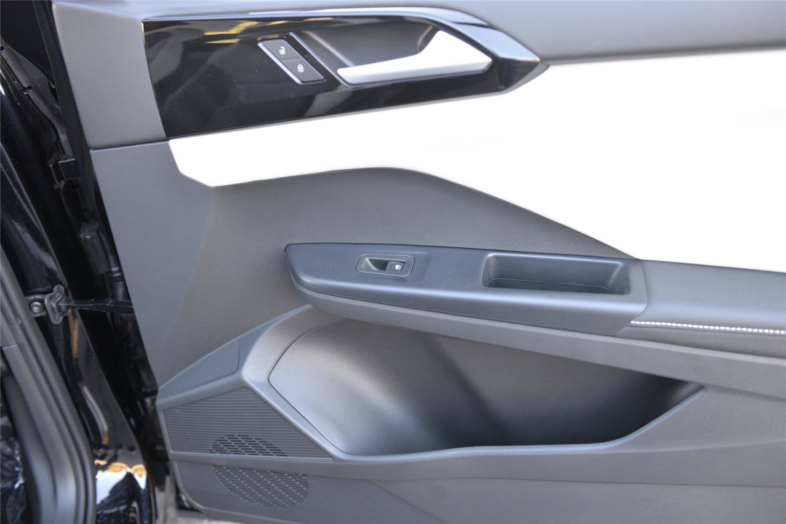 New 2027 Volkswagen Taos S FWD image 15