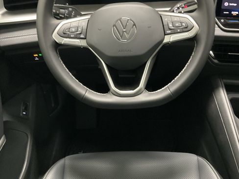 New 2026 Volkswagen Tiguan SE AWD/4WD image 13