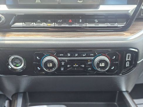 Used 2024 Chevrolet Silverado 1500 LT Trail Boss w/ LPO, Dark Essentials Package AWD/4WD image 13