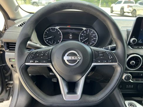 Used 2024 Nissan Sentra SV FWD image 9