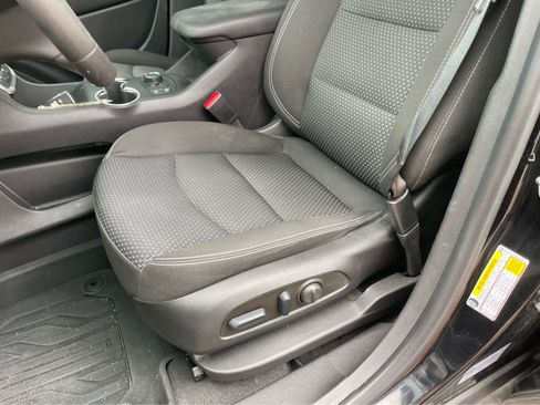 Used 2023 GMC Terrain SLE w/ Driver Convenience Package AWD/4WD image 16