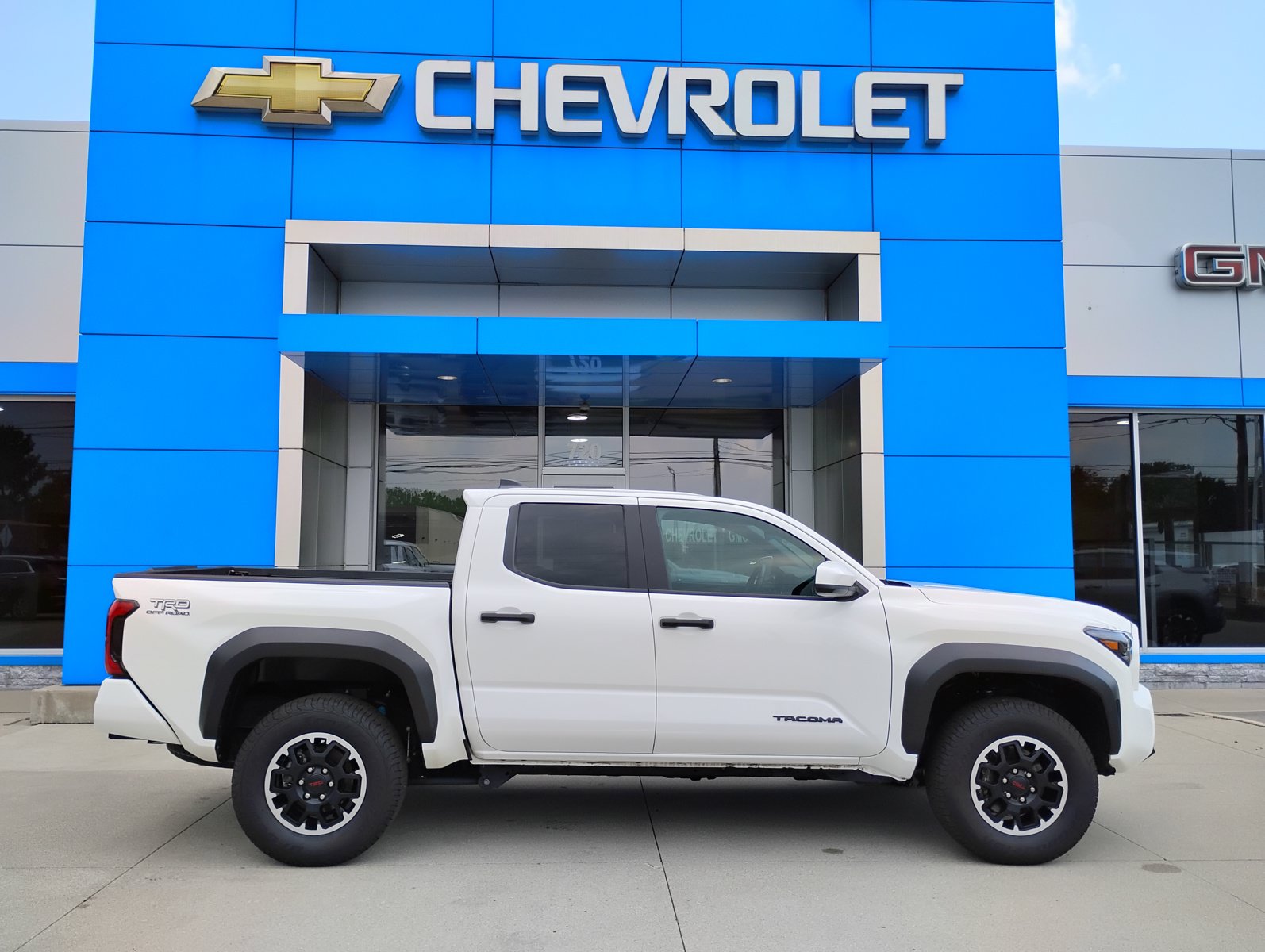 Used 2025 Toyota Tacoma TRD Off-Road AWD/4WD image 5