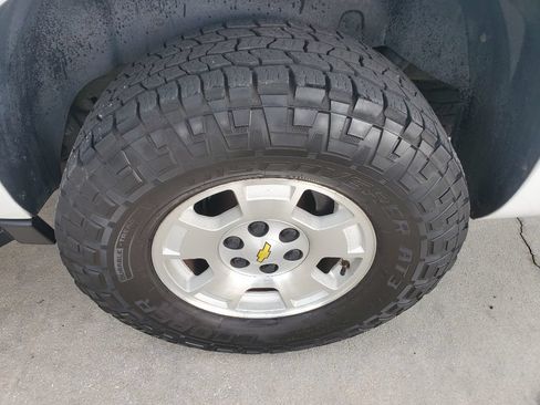 Used 2011 Chevrolet Avalanche LS RWD image 36
