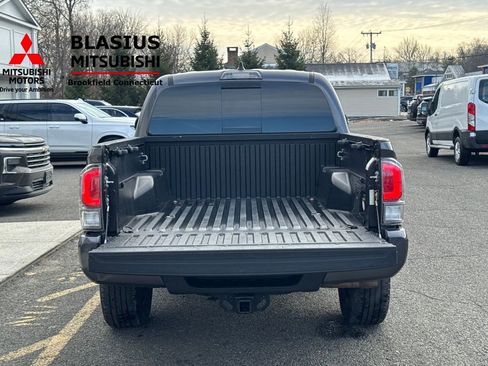 Used 2021 Toyota Tacoma TRD Sport w/ Technology Package image 25