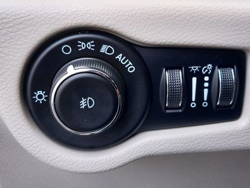 Used 2022 Chrysler Pacifica Touring-L image 30