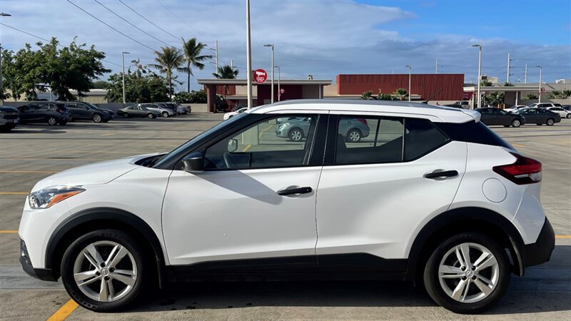 Used 2018 Nissan Kicks S FWD image 2
