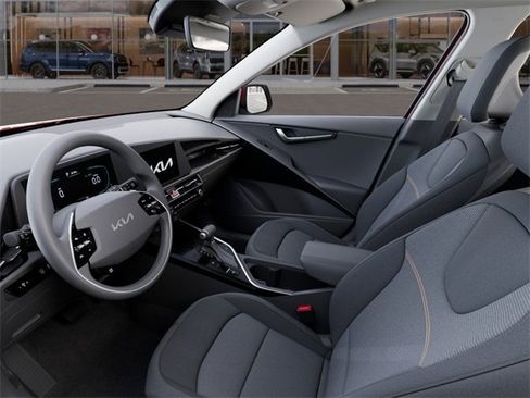 Used 2024 Kia Niro LX image 17