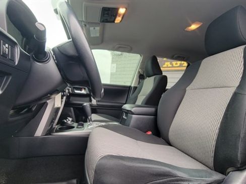 Used 2018 Toyota 4Runner SR5 AWD/4WD image 21